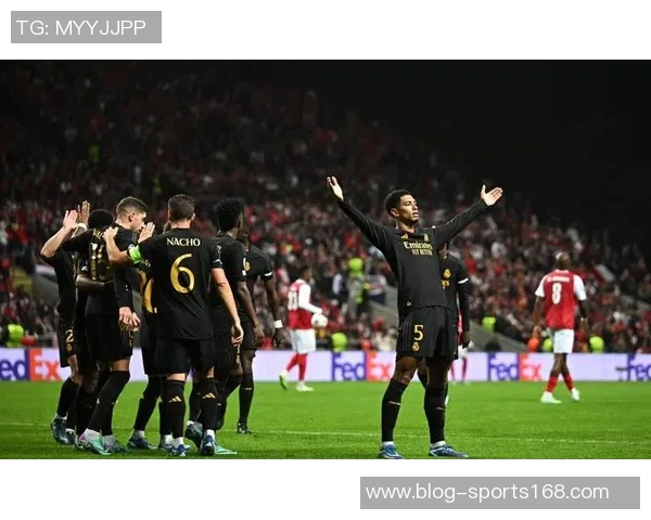 罗德里戈禁区内巧妙漏球晃倒后卫右脚弧线球精彩破门